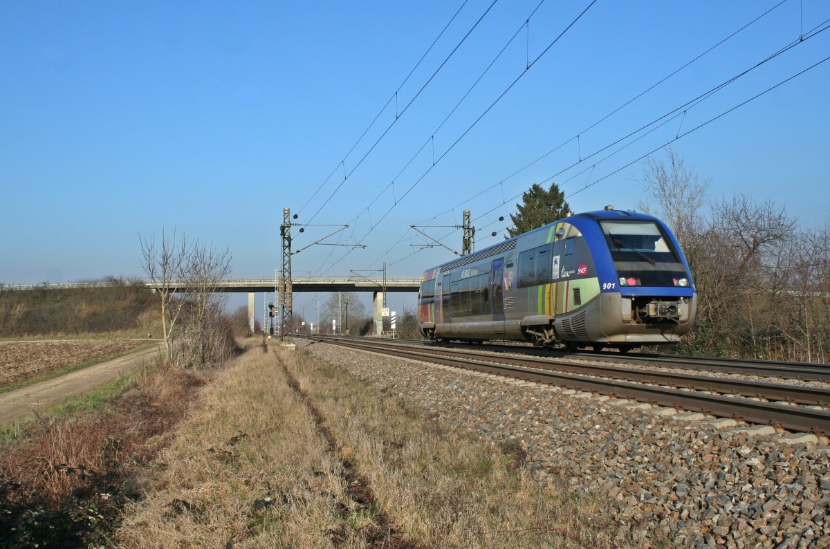 X73901 als IRE von Mulhouse-Ville nach Freiburg (Breisgau) Hbf am Nachmittag des 31.01.14 bei Hgelheim.
Gre an den wie immer freundlichen SNCF-Lokfhrer!