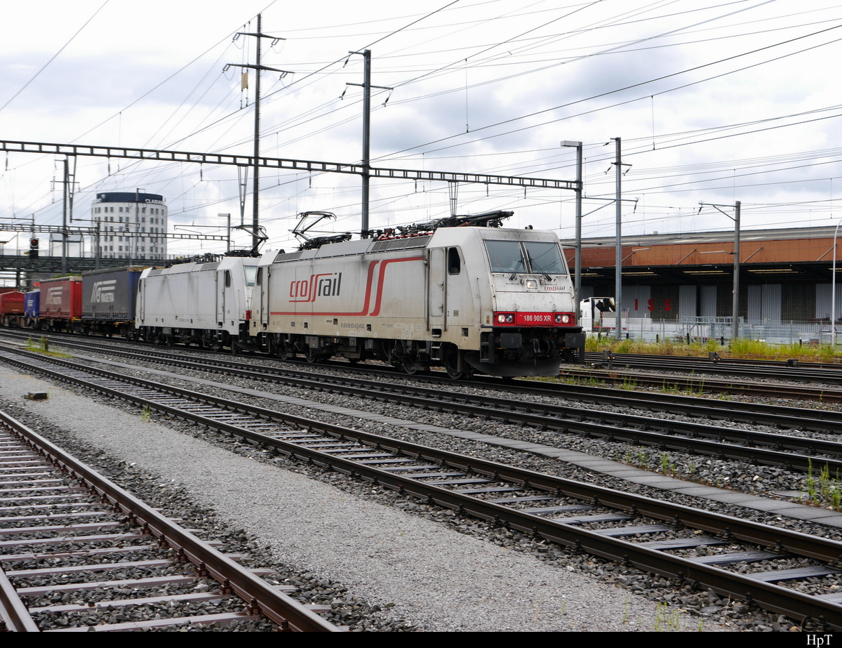Xrail  - Loks 186 905 mit 186 907-2 mit Güterzug unterwegs in Prattelen am 07.07.2018