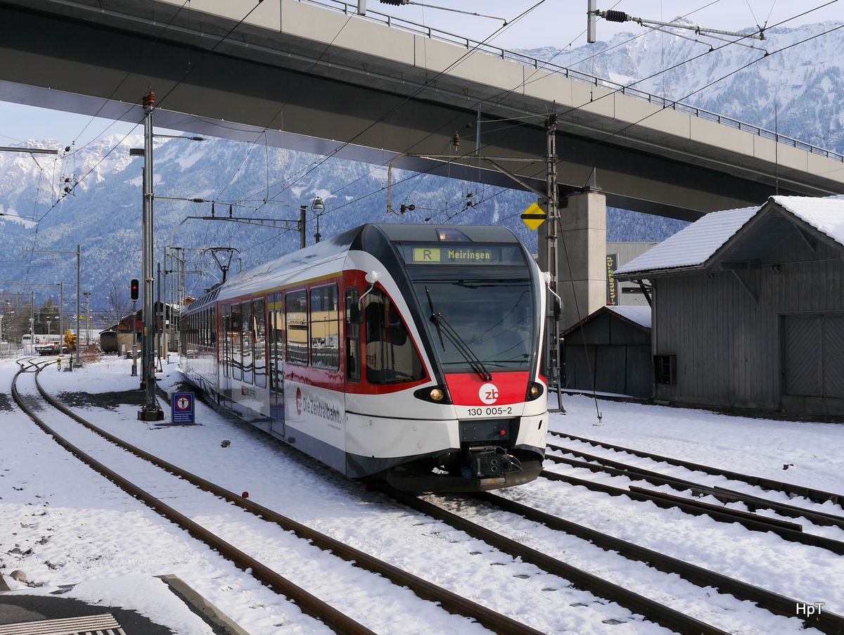 zb - Einfahrender Triebzug ABe 130 005-2 im Bahnhof von Interlaken ost am 02.12.2017