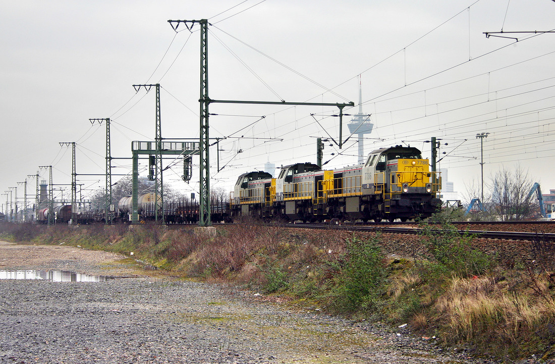 Zeitweise wurden Güterzüge zwischen Gremberg und Kinkempois mit belgischen Loks der Baureihen 77 und 78 gefahren.
7786 + 7840 + 7773 konnte ich in Höhe des ehemaligen Güterbahnhofs Köln-Ehrenfeld am 07.03.2008 dokumentieren.