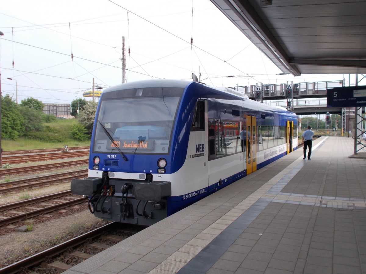 Zielbahnhof für den NEB VT012 war,am 23.Mai 2015,Joachimsthal.Hier vor der Abfahrt in Eberswalde.