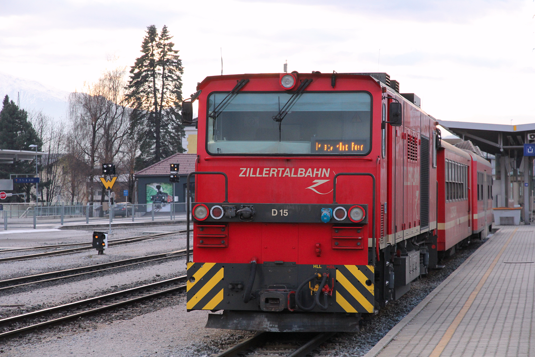 Zillertalbahn D 15 am 11. Dezember 2016 in Jenbach fotografiert.
