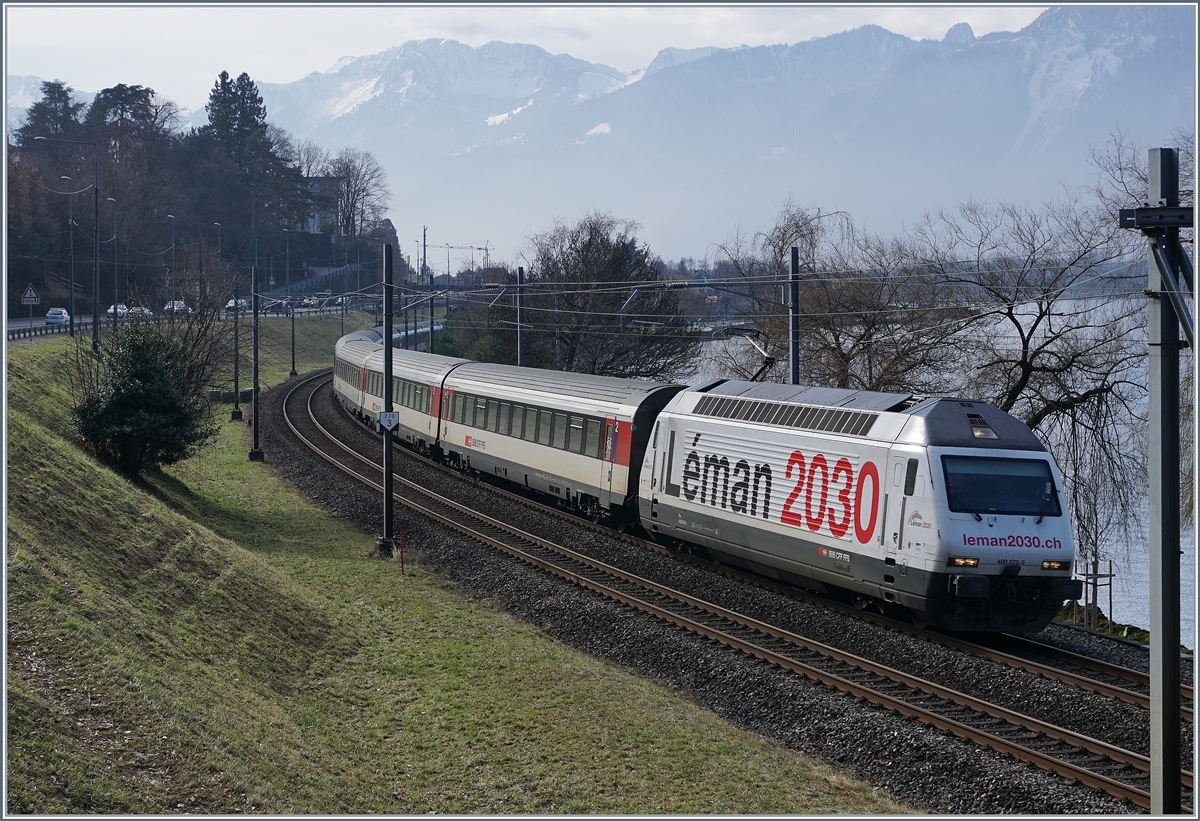 Zu meiner Freude kam dann auch noch die Re 460 075-5   Léman 2030  beim Château de Chillon vorbeigefahren.
11. Feb. 2017