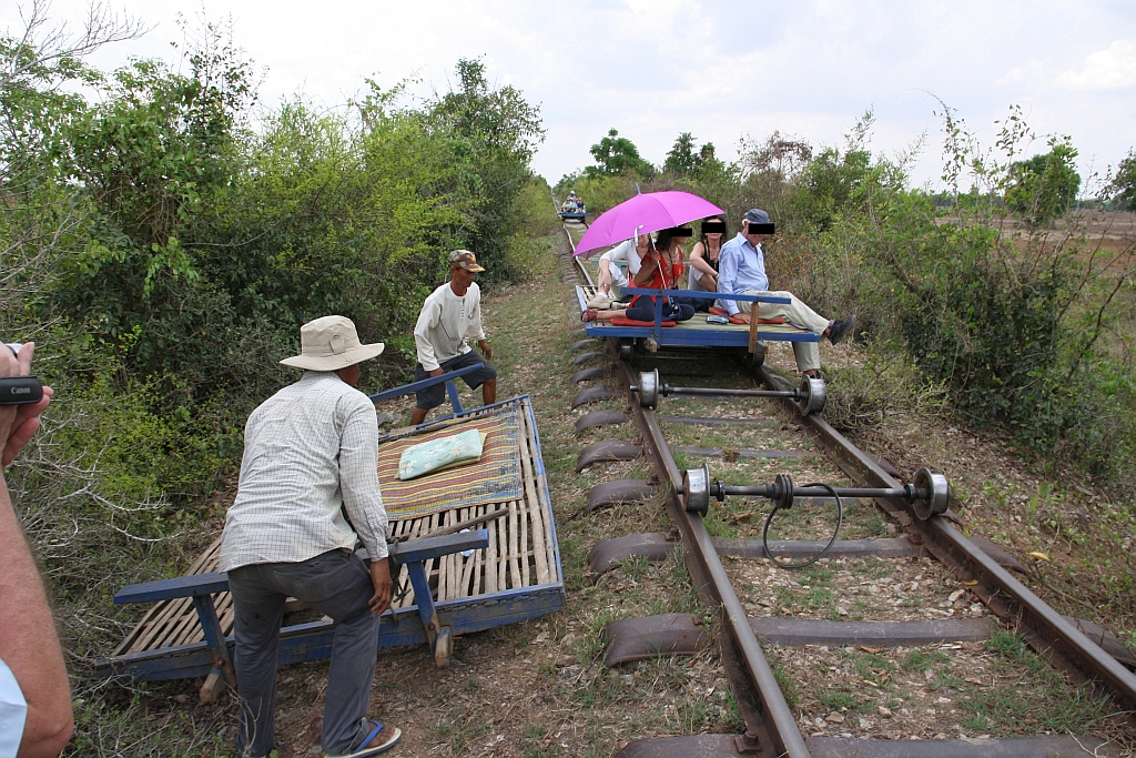 Zugkreuzung auf eingleisiger Strecke  Made by Bamboo Train . Bild (1/7) vom 23.März 2017.