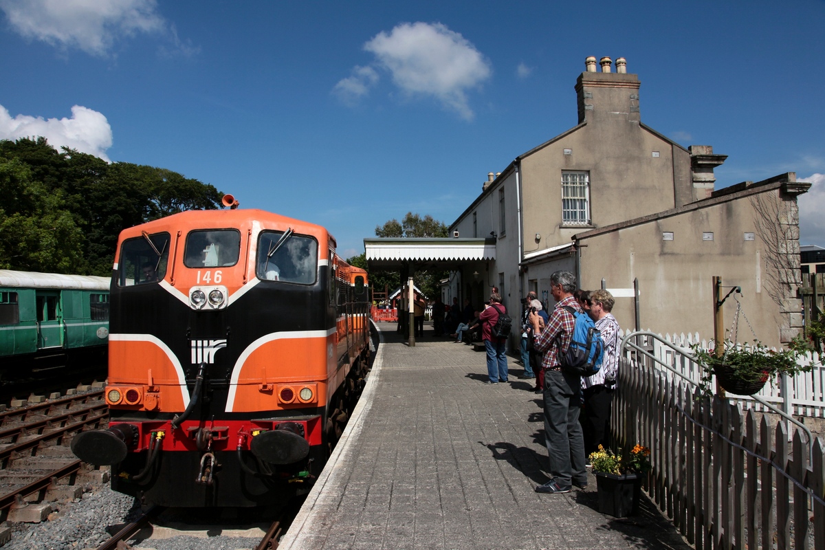 Zum Bestand der Downpatrick & County Down Railway gehört auch die betriebsfähige Lok 146 (General Motors Locomotives, Bauj. 1962, Serien-Nr. 27472). Downpatrick 15.06.2016