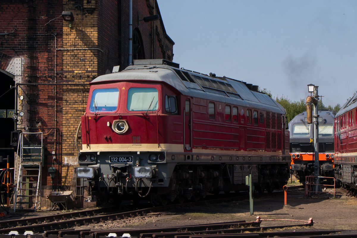 Zum Eisenbahnfest im SEM (Sächsisches Eisenbahnmuseum Chemnitz) am 19. August 2018 war auch 132 004-3 eingeladen und macht auch gleich eine gute Figur! 