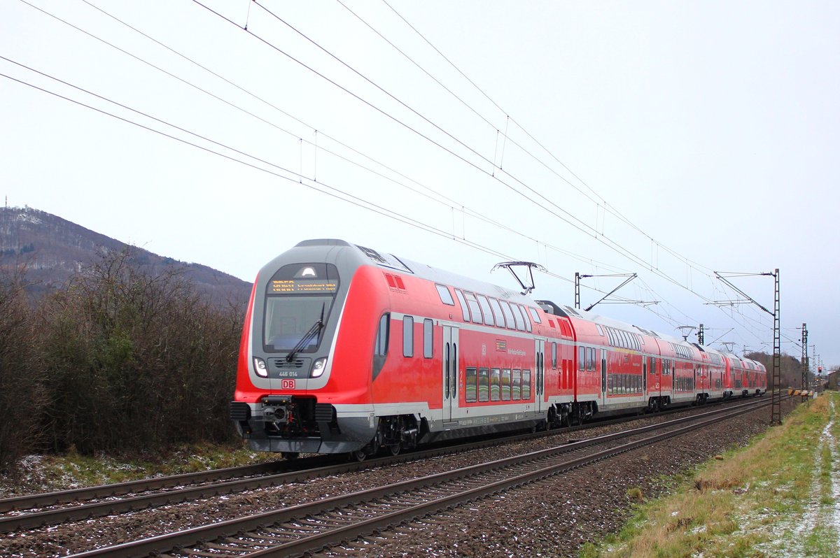 Zum Fahrplanwechsel kamen die ersten Twindexx Vario der DB Regio Mitte auf der Main-Neckar-Bahn. Die Triebköpfe der Baureihe 446 sind mit einem oder zwei Mittelwagen verbunden und fahren als Triebwagen. Ziel ist es, insgesamt 24 dieser Triebwagen für die Linien 60, 67, 68 und 70 fahren zu lassen (zusammengefasst: „Main-Neckar-Ried Express ). Momentan sind sie jedoch nur zwischen Frankfurt und Heidelberg im Einsatz.
Ein Vier-Wagen-Zug hat 400 Sitzplätze; das macht maximal 800 Sitzplätze pro Zug. Die Triebwagen sind für eine Geschwindigkeit von 160 km/h zugelassen, was zusammen mit der hohen Beschleunigung ein paar Minuten Fahrzeit einspaaren kann. Diese Zeitersparnis wird jedoch durch die zukünftige Zugteilung in Neu-Edingen bzw. durch weitere Express-Halte wieder ausgeglichen. Deshalb profitieren davon nur die zukünftige Linie 67 (Flügelzug der RB68) nach Mannheim und die Städte Walldorf, Mörfelden und Zwingenberg durch schnelle Verbindungen nach Frankfurt und Mannheim.
Zudem gibt es in den Zügen kostenloses Wlan und Steckdosen. Im Vergleich zu den n-Wagen sind auch die Einstiege bequemer und die Klimaanlagen funktionieren einwandfrei.