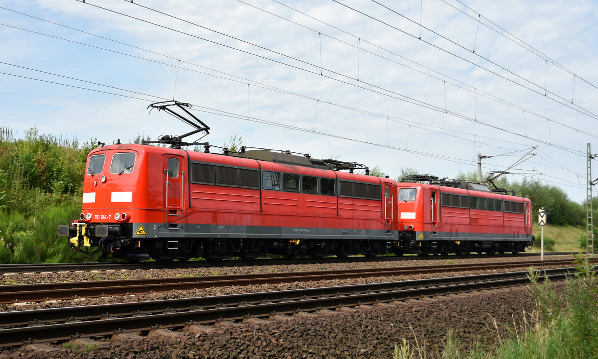 Zwei 151 (151 104-7, 151 116-1) in Doppeltraktion kommend aus Hamburg. Höhe Bardowick 08.08.2017