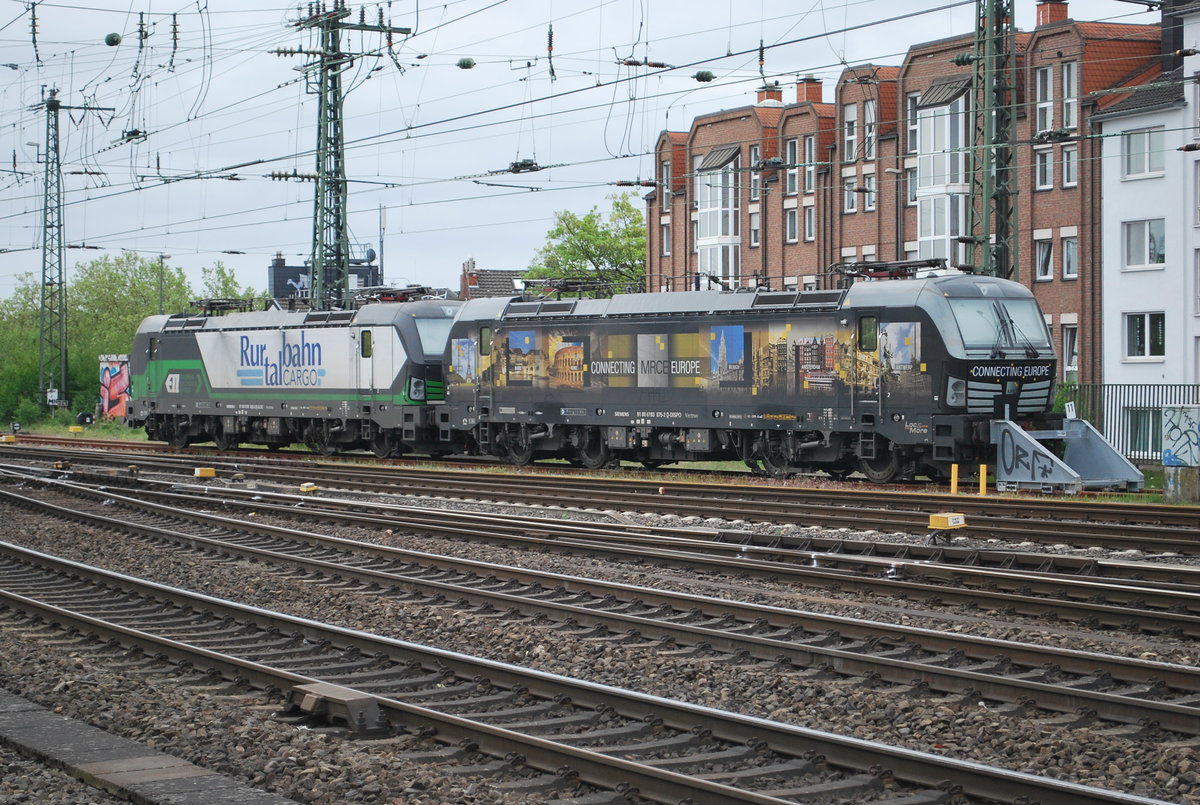 Zwei Loks der Reihe 193 (Vectron) von der Rurtalbahn Cargo und MRCE im Aachener Hbf abgestellt (am 14. Mai 2016).