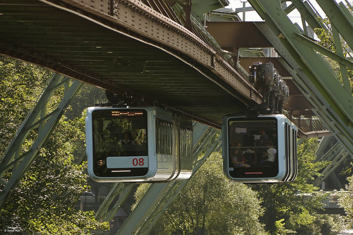 Zwei neue Schwebebahnen in Wuppertal Oberbarmen, am 30.07.2017.