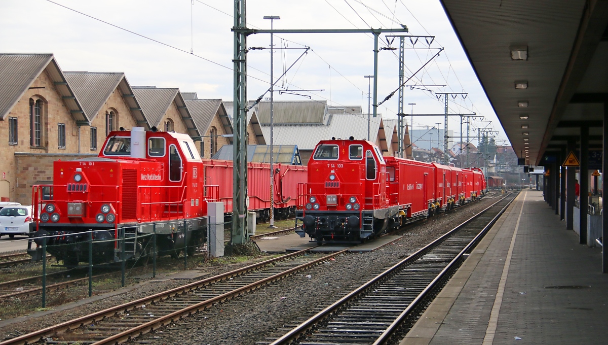 Zwei Tunnelrettungszüge stehen im Bahnhof Fulda bestückt mit den Loks 714 101 - 104. Aufgenommen am 12.12.2015.