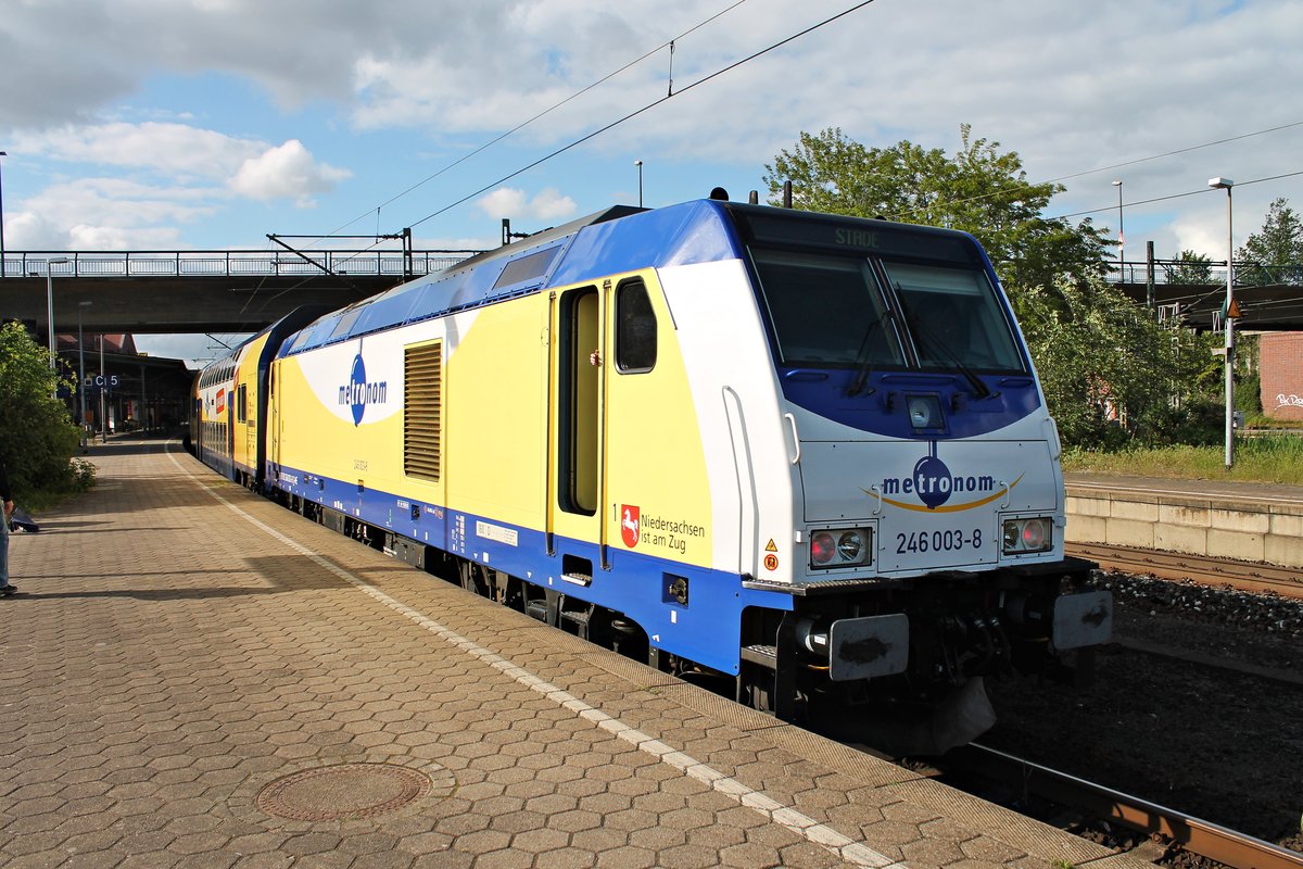 Zwischenhalt am 26.05.2015 von 246 003-8 mit einem Metronom (Hamburg Hbf - Stade) in Harburg, nach einem Richtungswechsel. 