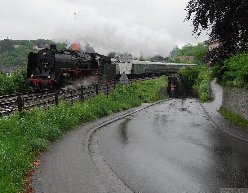 01 118 der Frankfurter historischen Eisenbahn auf Durchreise in Diez/Lahn. (11. Mai 2009)