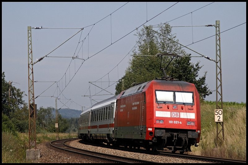 101 021 (9180 6101 021-4 D-DB) schiebt den EC 318, Graz Hbf - Frankfurt(Main)Hbf, bei Ostermnchen nach Mnchen Hbf. (01.08.2009)