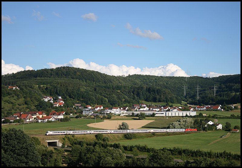 101 047-9  Feuerwehr Express  zog am 3.08.2008 einen IC von Nrnberg nach Stuttgart; nchster Halt des Zuges war Aalen. Aufgenommen bei Aalen-Wagenrain.