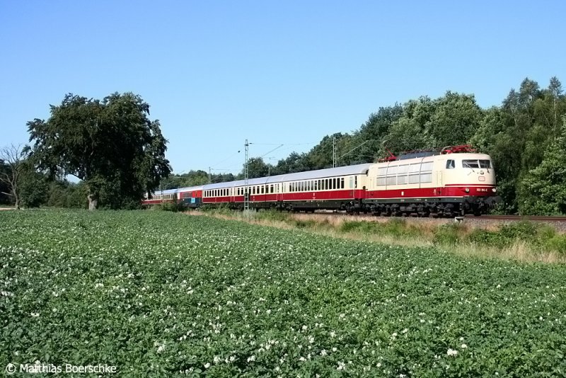 103 184-8 bei Knigsmoor an der Strecke Hamburg-Bremen am 16.07.06 mit einem TEE nach Hamburg.