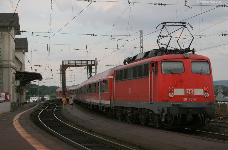 110 401-7 schiebt den  RE 15435 nach Wiesbaden aus Rdesheim heraus 29.7.08