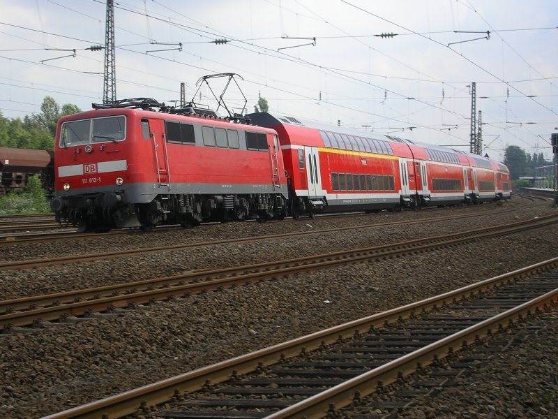 111 012-1 mit RE 11 von Paderborn nach Dsseldorf Hbf.(01.08.2008)