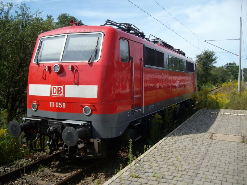 111 058 abgestellt in Sulzbach an der Murr (nach Schaden) am 16.08.2009