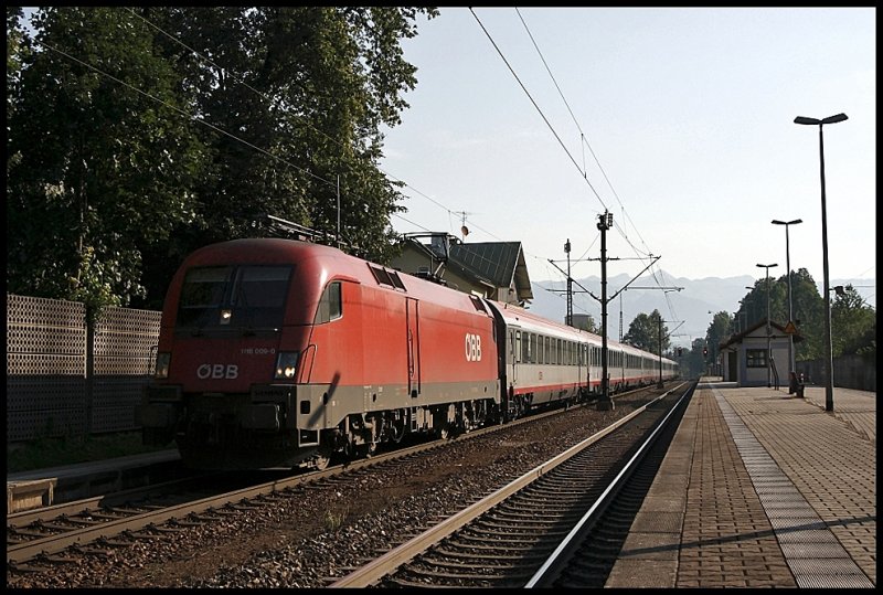 1116 009 konnte am Morgen des 02.08.2009 mit dem OEC 164  Kaiserin Elisabeth , Salzburg Hbf - Zrich HB, abgelichtet werden.