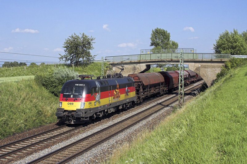 1116 036 war am 18.06.2009 auf dem Weg nach Nrnberg. Hier wurde am ehemaligen Bahnhof von Taimering abgepasst.