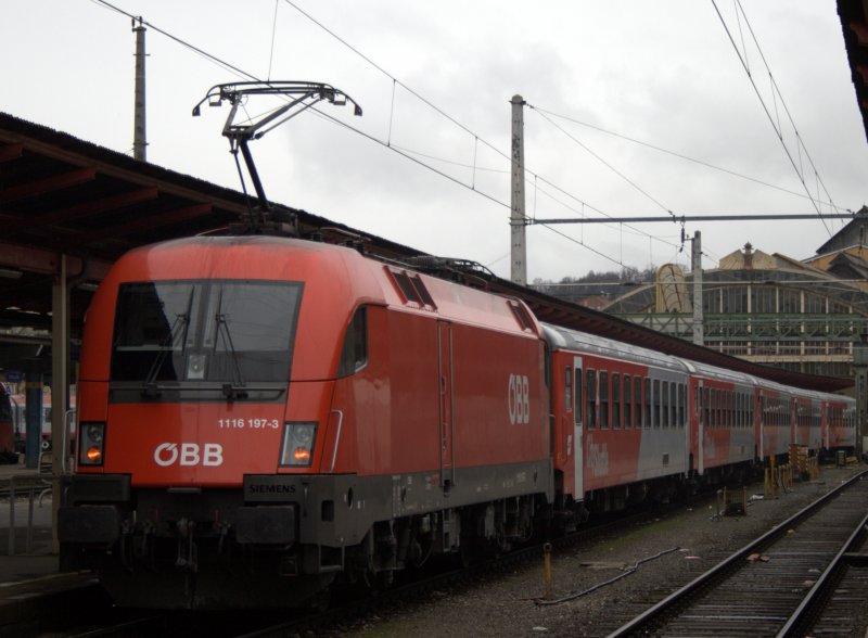 1116 197 ist soeben mit dem REX 3010 aus Linz in Salzburg angekommen. 02.02.08