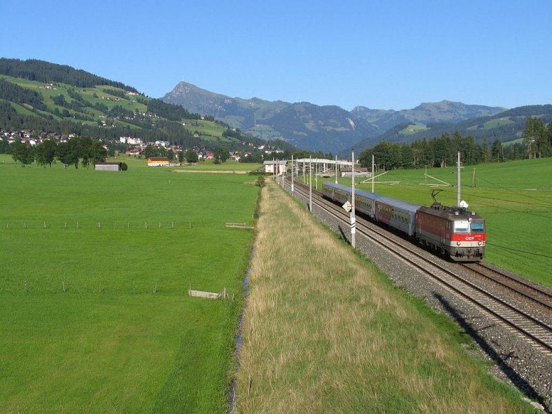 1144 219 ist unterwegs mit eine REX-zug zwischen Kitzbhel und Wrgl bei Schleicherbach am 23-8-2008. 