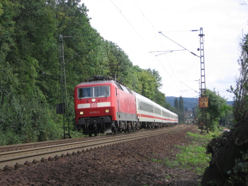 120 105 fhrt am 19.08.2007 mit IC 1912 von Frankfurt nach Hamburg kurz vor dem nchsten Halt Knigswinter.