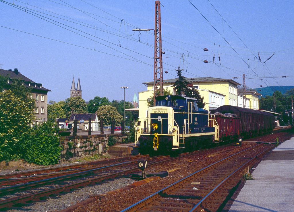 http://www.bahnbilder.de/bilder/1200/829367.jpg
