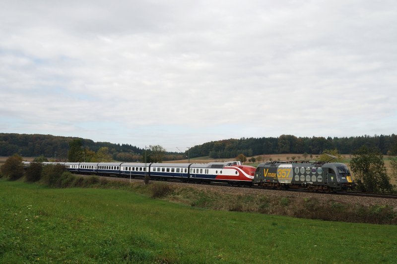 1216 050 (Weltrekordlok) mit Dbz 80575, dem TEE (Blue Star Train) vor Grafrath (04.10.2007)