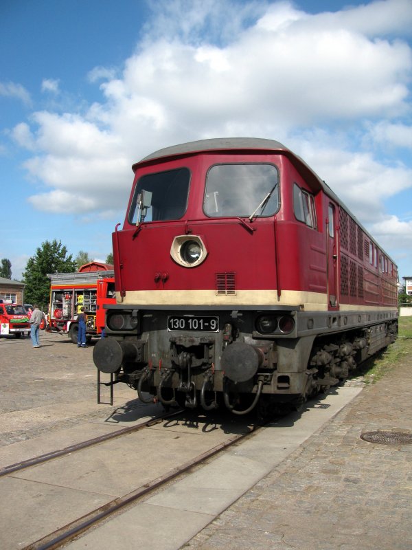 130 101-9 der Eisenbahnfreunde Halle beim Tag der offenen Tr im AW Dessau.