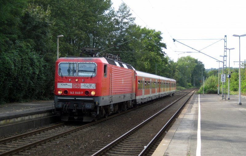 143 840-7 mit x Wagen als S3 nach Hattingen (R) am 24. August 2008 in Bochum-Dahlhausen.