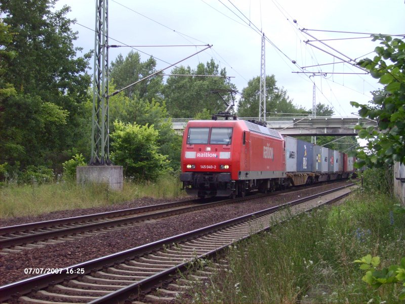 145 040 zieht ein Containerzug ber den Sdlichen Berliner Aussenring.07.07.07