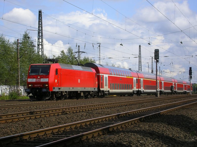 146 017-9 mit RE6 von Minden nach Dsseldorf in Bochum Ehrenfeld.
(23.08.2008)