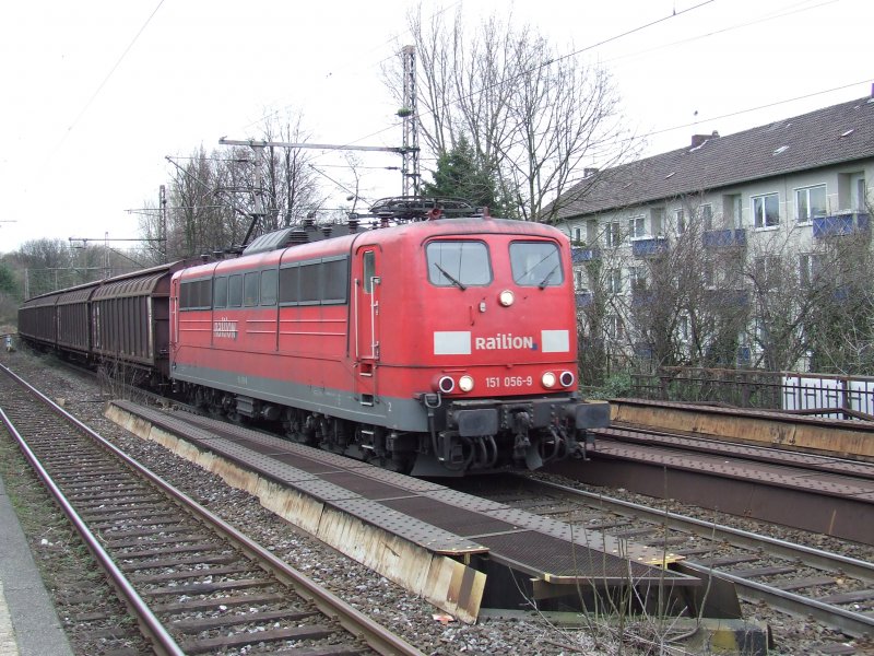 151 056-9 durchfhrt den Hp Bochum Hamme. 6.3.07