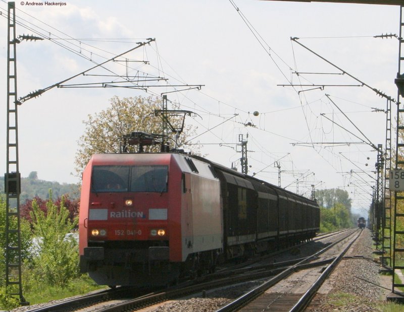 152 041-0 mit einem KlvZug bei der Durchfahrt Friesenheim(BAden) 2.5.08