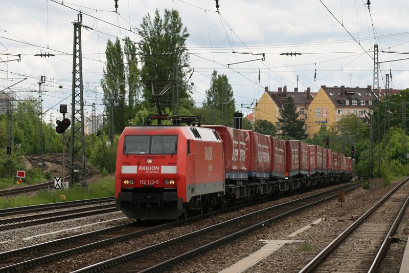 152 133 mit dem Winner. Aufgenommen am 16.05.2009 beim Bahnbilder Treffen am Heimeranplatz in Mnchen.