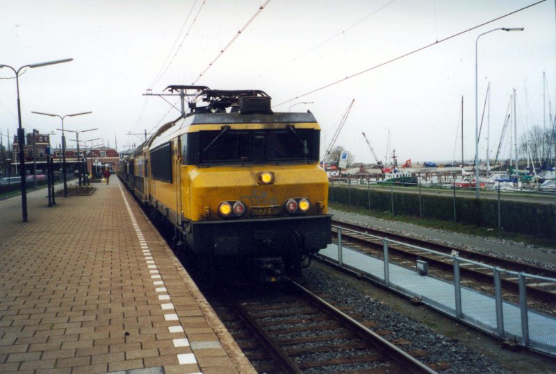 1726 im Bahnhof Enkhuizen Mrz 2001