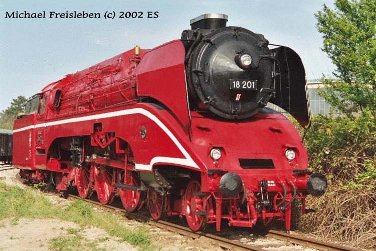 18 201 am 04.Mai 2002 am Gelnde des Eisenbahnmuseum Strasshof