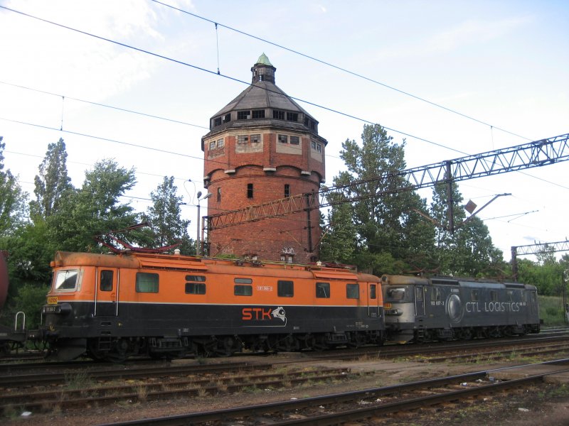 Two electric locomotives of the LOTOS on 12/06/2009 in Bydgoszcz.