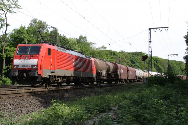 189 066 mit GZ am 9.5.09 in Duisburg-Neudorf