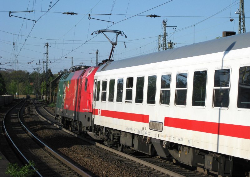 Nachschuss auf den IC 2082 Bertesgarden Hbf - Hamburg-Altona gezogen
