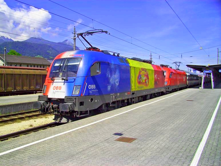 The Lok Romania with a further 1016 in the Trans