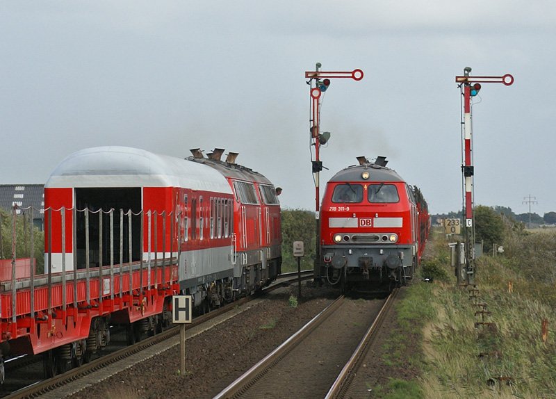 2 218-Prchen treffen sich mit ihren Autozgen aus/nach Westerland am 14.08.2008 in Keitum.