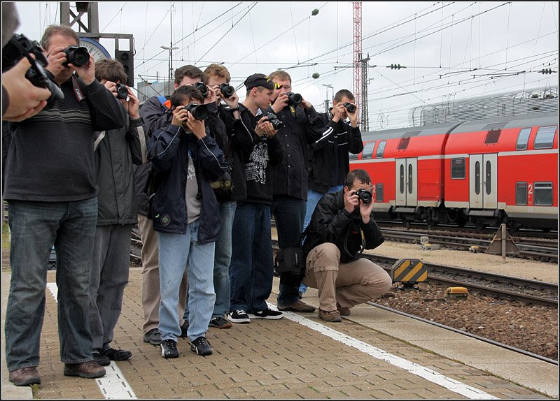 They all want the same thing: Train Images photographer in