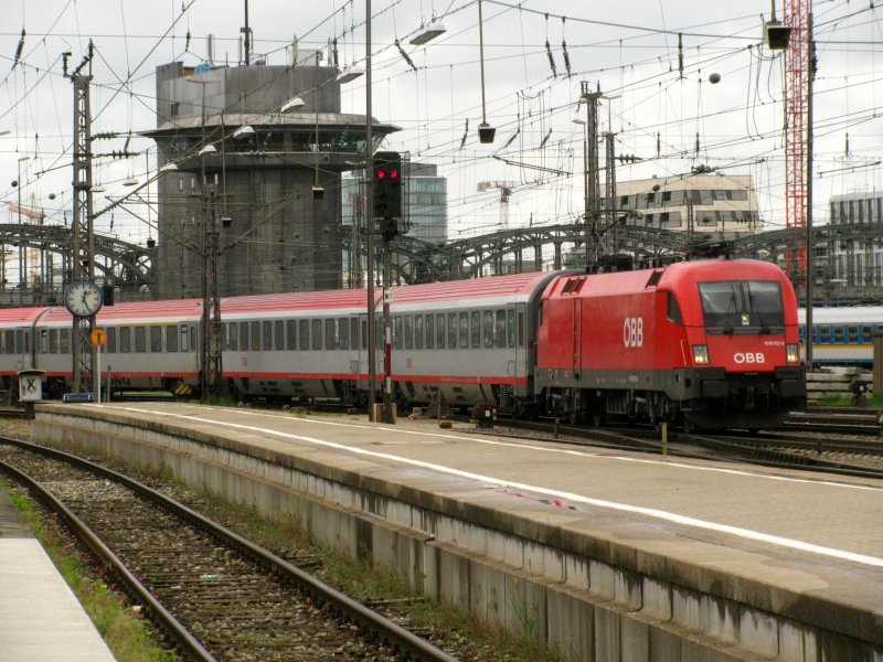 Die BR 1016 021 f�hrt am 16.05.2009 in M�nchen Hbf