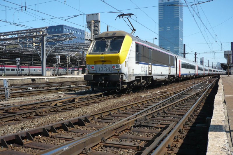 Die 1334 steht am 30.05.09 um 11.54 Uhr mit ihrem