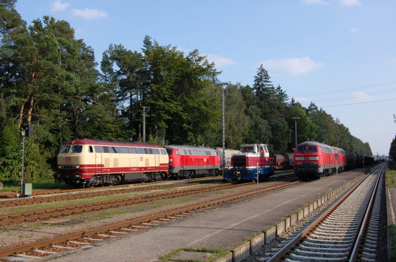 217 002 und 217 020 sowie zwei weitere Maschinen und eine Lok 6 von InfraServ Gendorf am 19.09.2008 in Kastl