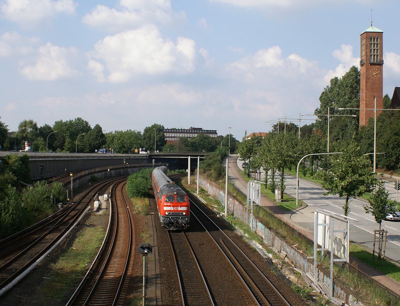 218 407-5 mit ihrer RB nach Hamburg Hbf am 12.08.2007 am Berliner Tor.