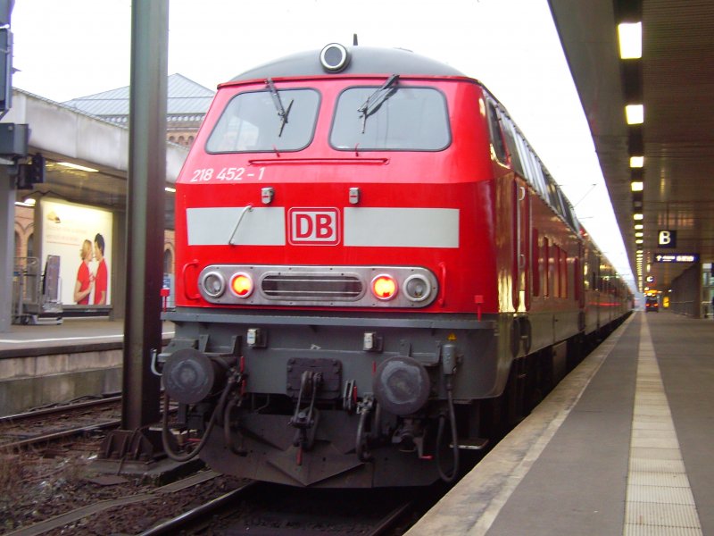 218 452-1 wartet am 22.03.2009 auf ihre Abfahrt nach Bad Harzburg.Schn zu erkennen der Schneeschieber vorn.